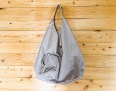 無印の大人気“サンカクバッグ”を使ってみた　カワイイ・大容量・はっ水加工の優秀バッグ