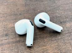 「AirPods 4」を買うべき人は？　AirPods Proや既存インナーイヤー型イヤフォンと比較しながら考えた