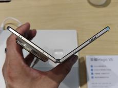 Samsungを超える世界最薄折りたたみスマホ「HONOR Magic V5」は本当に薄い