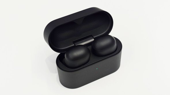 ソニーが「WF-1000XM6」専用カバーを発売 高級感ある合皮素材使用