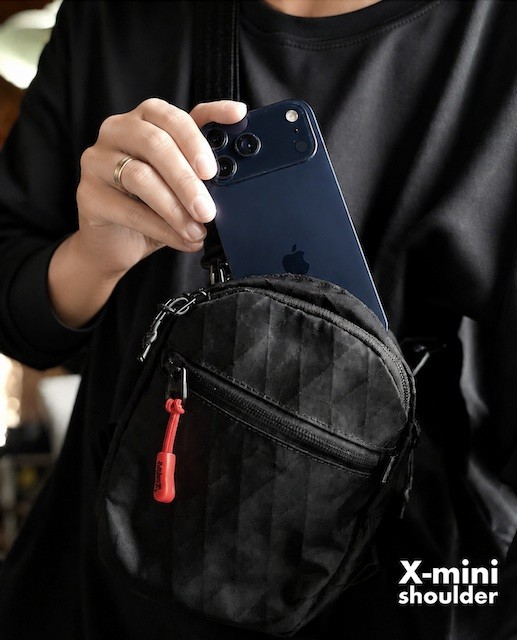フルオープン式iPhone専用バッグ「MinZ X-mini shoulder」発売 AirPods
