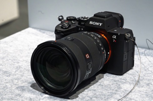 ソニー「α7R VI」は積層型センサーで描写力に加えて機動力も向上した