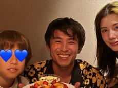 「愛が溢れてる」「憧れの夫婦」　仲里依紗、36歳になった夫・中尾明慶を思い出写真とともに祝福「最高だぜ！」