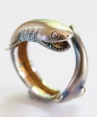 「再現度がすごい！」　深海魚「ラブカ」モチーフの指輪、かわいいしかっこいいと称賛集まる
