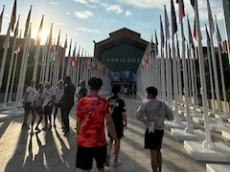 パリ五輪の選手村を日本代表が紹介　気になる“エアコンなし”対策や、世界中継向けの“おしゃれ”な場所も