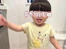 「面白すぎるwww」　1歳息子がキッチンで“乗っていたもの”は……　予想外の行動に反響 「電車で吹き出した」「かわいいねえ」