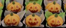 ハロウィーンのカボチャの中に隠れていたのは……？　和菓子職人が作った“あの鳥”に「スゴイ！」「なんて素敵な世界」の声