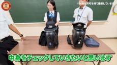 鉄道職員の“あのカバン”には何が入ってる？　重要アイテムが続々登場「何でも持ってますね」「大事なポイントが詰まってる」