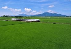 「本気で撮った新潟の四季」がステキすぎ　鉄道写真家が10年通い続けた4枚の写真に良さが詰まっている　「まさに春夏秋冬」「銀河鉄道みたい」