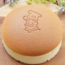 「りくろーおじさん」のチーズケーキを食べようとしたら……　“まさかの悲劇”に思わず二度見「りくろーーｯｯｯｯ!!!」「笑顔がなんだか悲しい」