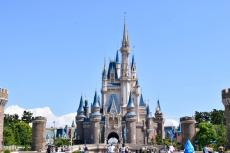 東京ディズニーリゾート、無料の“期間限定シール”が500円超で多数出品され物議　「ため息しか出ない」「本当にやめて」