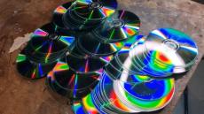 “CD”を使ってエレキギターをDIYしたら……　“驚きの完成品”が「まさに職人技」「とてもきれい」