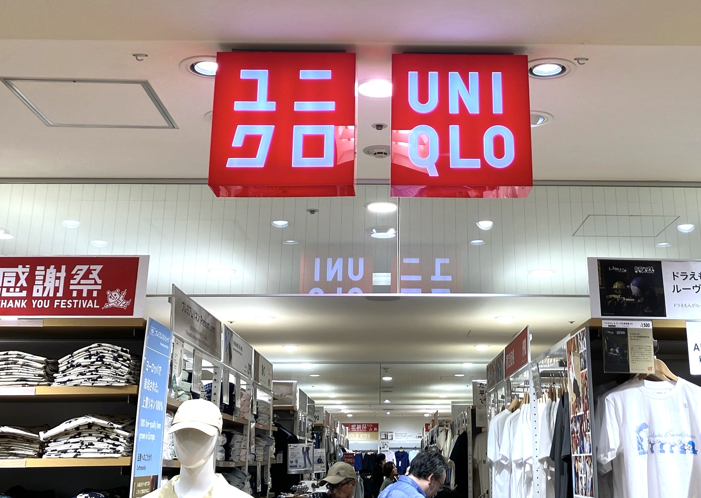 「絵柄も色も可愛く一目惚れ」　ユニクロの“スヌーピースウェット”が人気に！　「どの世代にも素敵に着こなせます」「肌触り良くて気持ちいいです！」