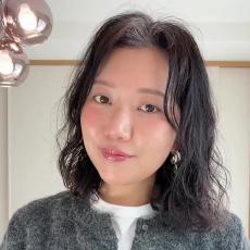 アラフォー女性が白髪染めをやめて34週間後…… 318万再生された“驚きの