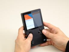 ゲームボーイ世代直撃な縦型Androidデバイス「AYANEO POCKET DMG」を試す