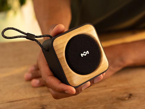 House of Marley 、アウトドアでも使える防水設計の小型Bluetooth