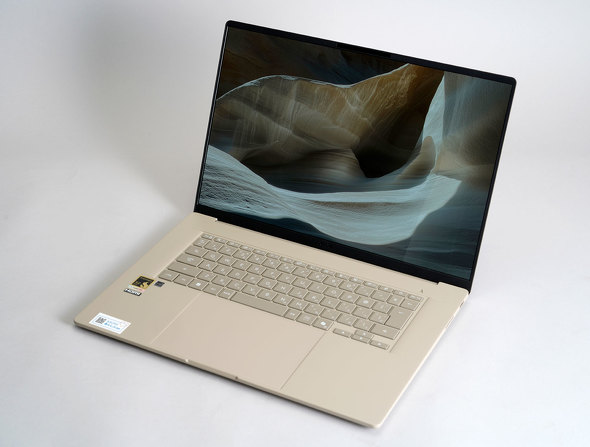 16型で約1.2kgの衝撃 ASUS「Zenbook SORA 16」はSnapdragon X2 Elite