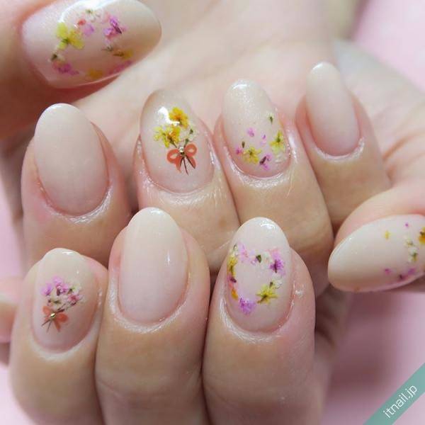 ドライフラワー×ネイル】かわいく埋め込みたい♡押し花ネイルおすすめ3