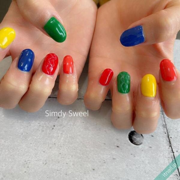 冬だってカラフルネイル！鮮やかなカラーでワクワクしよ☆｜Infoseek