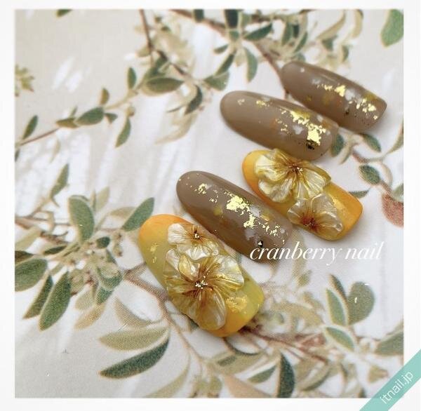 お花とマスタードイエロー》の秋ネイル♡人気のハンド＆フットデザイン