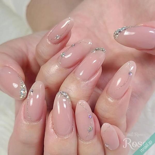 上品＆可愛い！スキンカラー×ストーンでアートするネイル特集