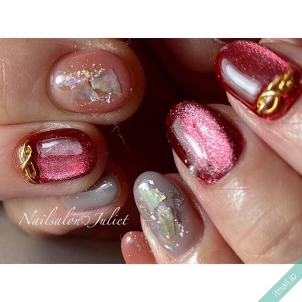 シェル、マグネット、ミラー♡ホリデーシーズンのきらめきネイル特集