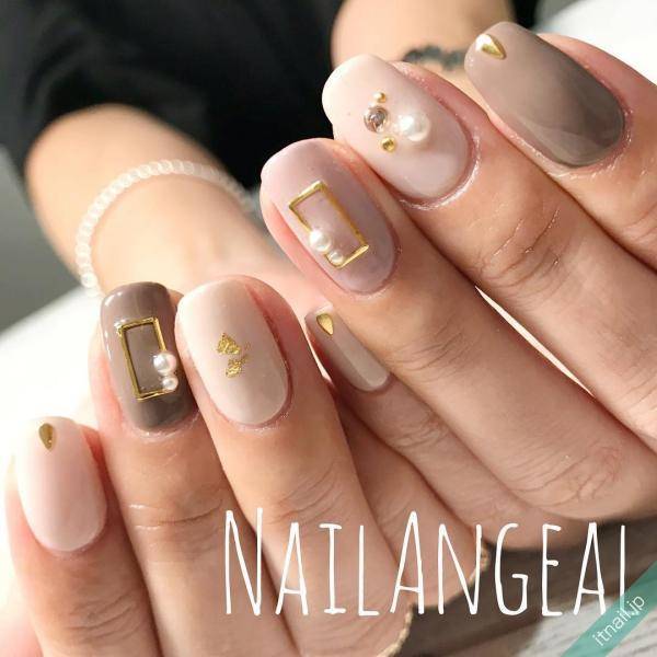 40代のきらめきネイル グレージュ ゴールド のネイルデザイン 記事詳細 Infoseekニュース