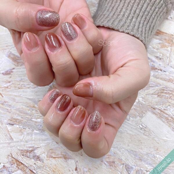 セルフネイルにも 秋色 グリッターネイル の最新デザイン８選 記事詳細 Infoseekニュース