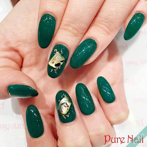 大人の春ネイルは 注目カラー ダークグリーン でファッションにアクセント 記事詳細 Infoseekニュース