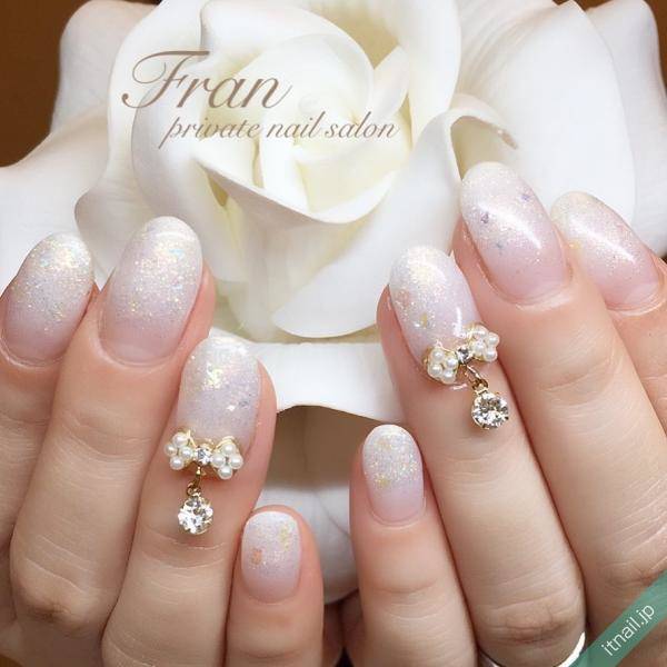 ゆれるパーツ ゆれるネイル 揺れるパーツのネイルデザイン｜ネイルブック