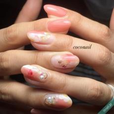 《桜貝》のようなネイルカラーで可憐な指先へ♡春に纏いたくなるデザイン