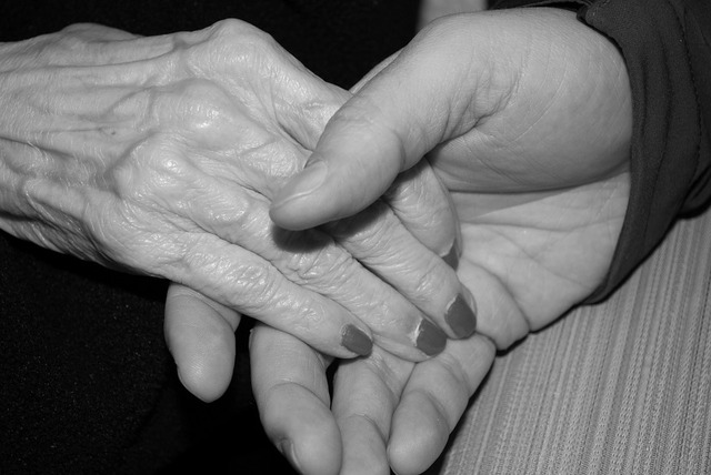 【ネイルケア/ハンドケア】手は顔より老ける？手に年齢が出る理由と老化防止対策