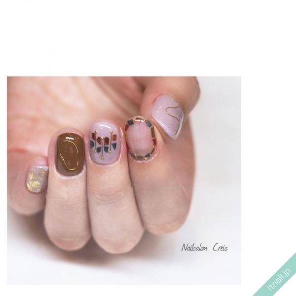 シェルや極小スタッズが新鮮♡『囲みネイル』のデザインバリエ