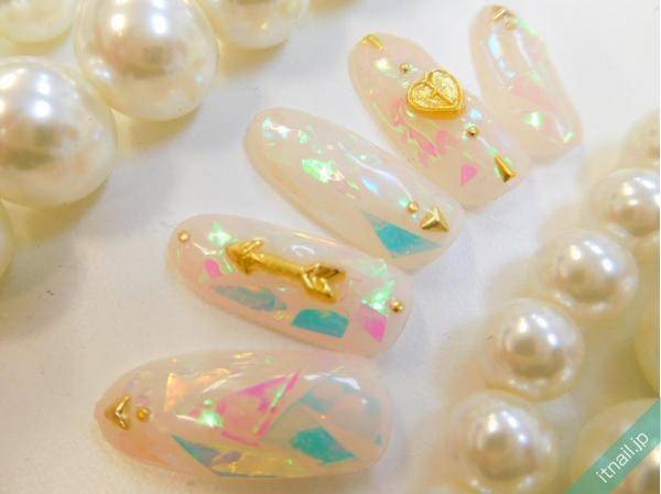 角度によってキラキラ輝く フィルムネイルのやり方 デザイン集 記事詳細 Infoseekニュース