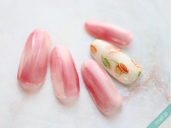 指先から春を呼び込む♡可愛げたっぷりチューリップネイル7選