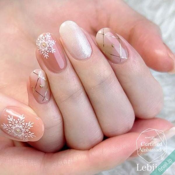 2024最初のネイルにもオススメ♡『ビッグサイズの結晶ネイル』で