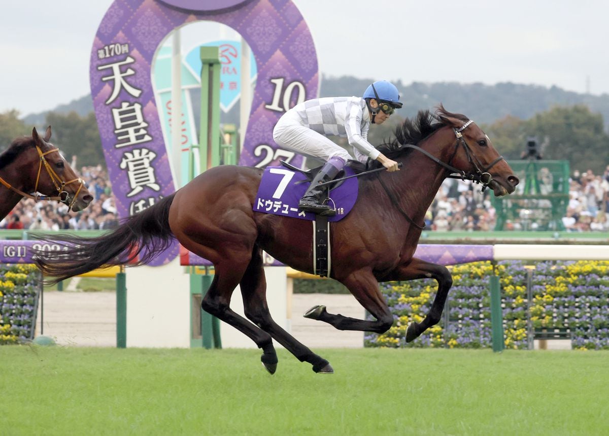 ドウデュースが天皇賞・秋制覇　武豊騎手7勝目に「化け物」「7年ぶりで7勝目は偉人」