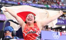 北口榛花、日本陸上女子のフィールド種目初の五輪金に賞賛の声！　SNS「もぐもぐタイム可愛すぎwwwwww」「有森さんも嬉しそう」