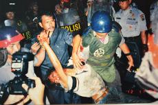 人権侵害事件の黒幕、入閣の怪　インドネシア・ジョコウィ大統領の胸中 その２