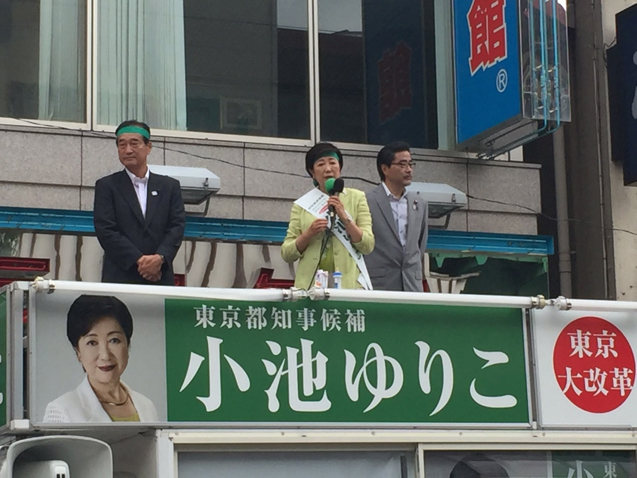 「希望の党」小池氏は全面関与を