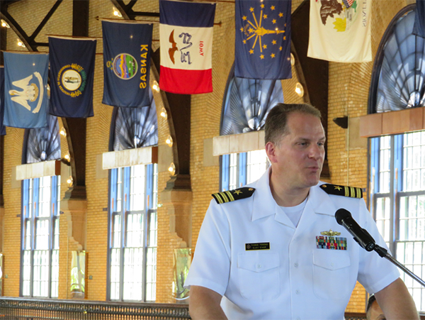 米海軍士官学校の柔道部長退役