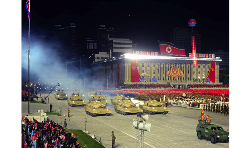 北朝鮮、軍事パレードと金正恩の謝意
