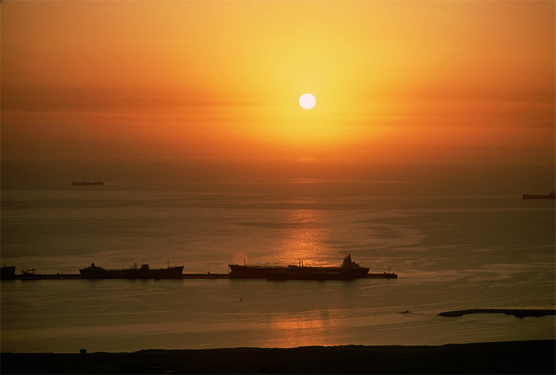 シリア沖タンカー攻撃、攻防続く中東