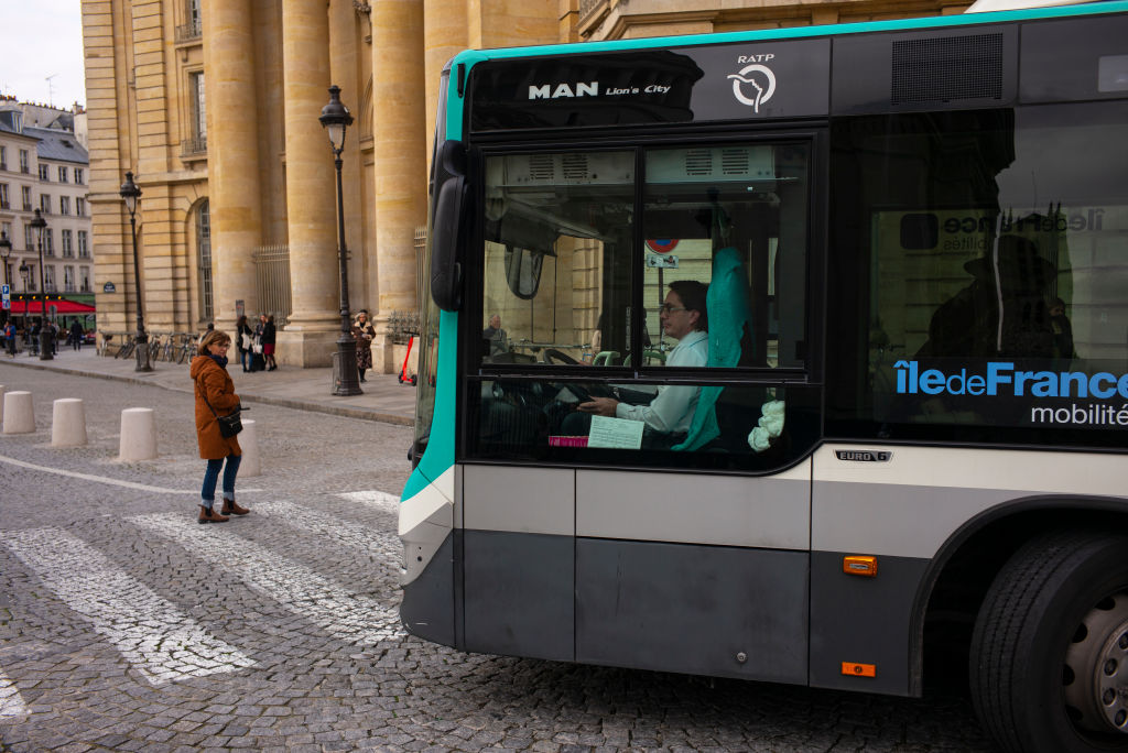 フランス　バスの運転手不足