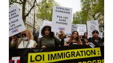 仏、移民法改革で議論続く