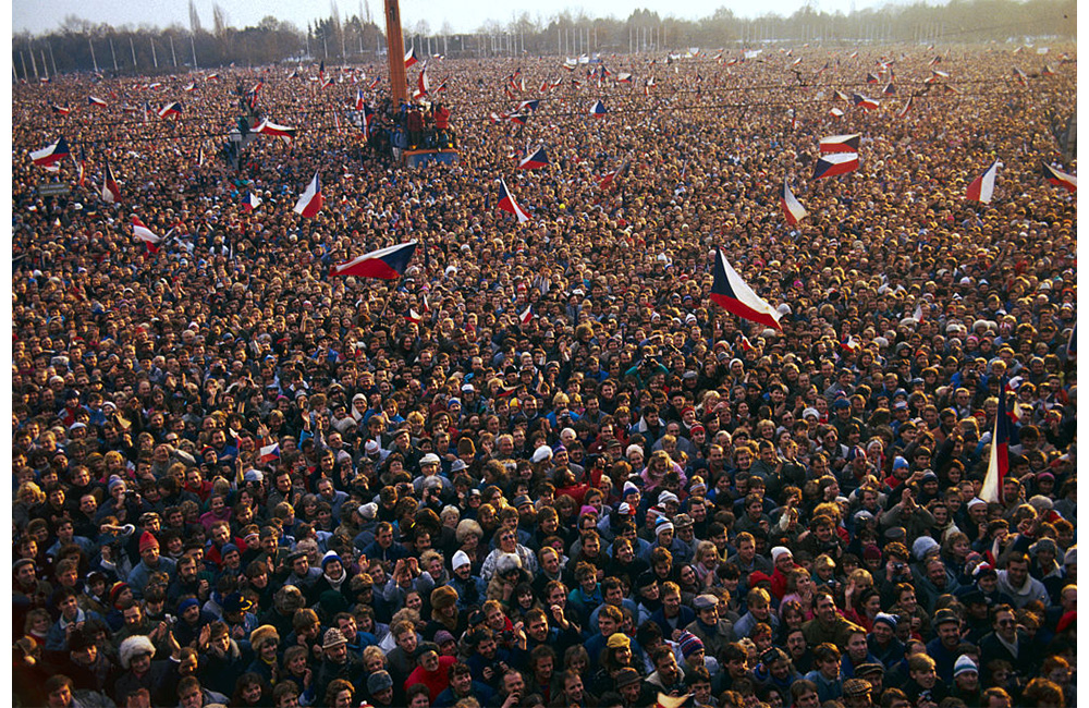 ｢高岡発ニッポン再興｣その１１４　チェコの群衆に学ぶ市民の力