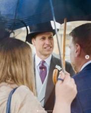 【イタすぎるセレブ達】ウィリアム皇太子、バッキンガム宮殿でガーデンパーティを主催　雨天をジョークにして場を和ます