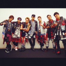 【エンタがビタミン♪】三代目JSB、ド派手衣装で7人の豪華ショット披露。「三代目はやっぱりサイコー」