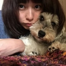 【エンタがビタミン♪】戸田恵梨香と愛犬は「どこにいてもピタッ」。仲良しショットに癒されるファンが続出。