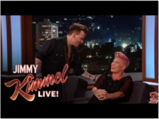 【イタすぎるセレブ達】P!NK　憧れのジョニー・デップと対面し大興奮＜動画あり＞